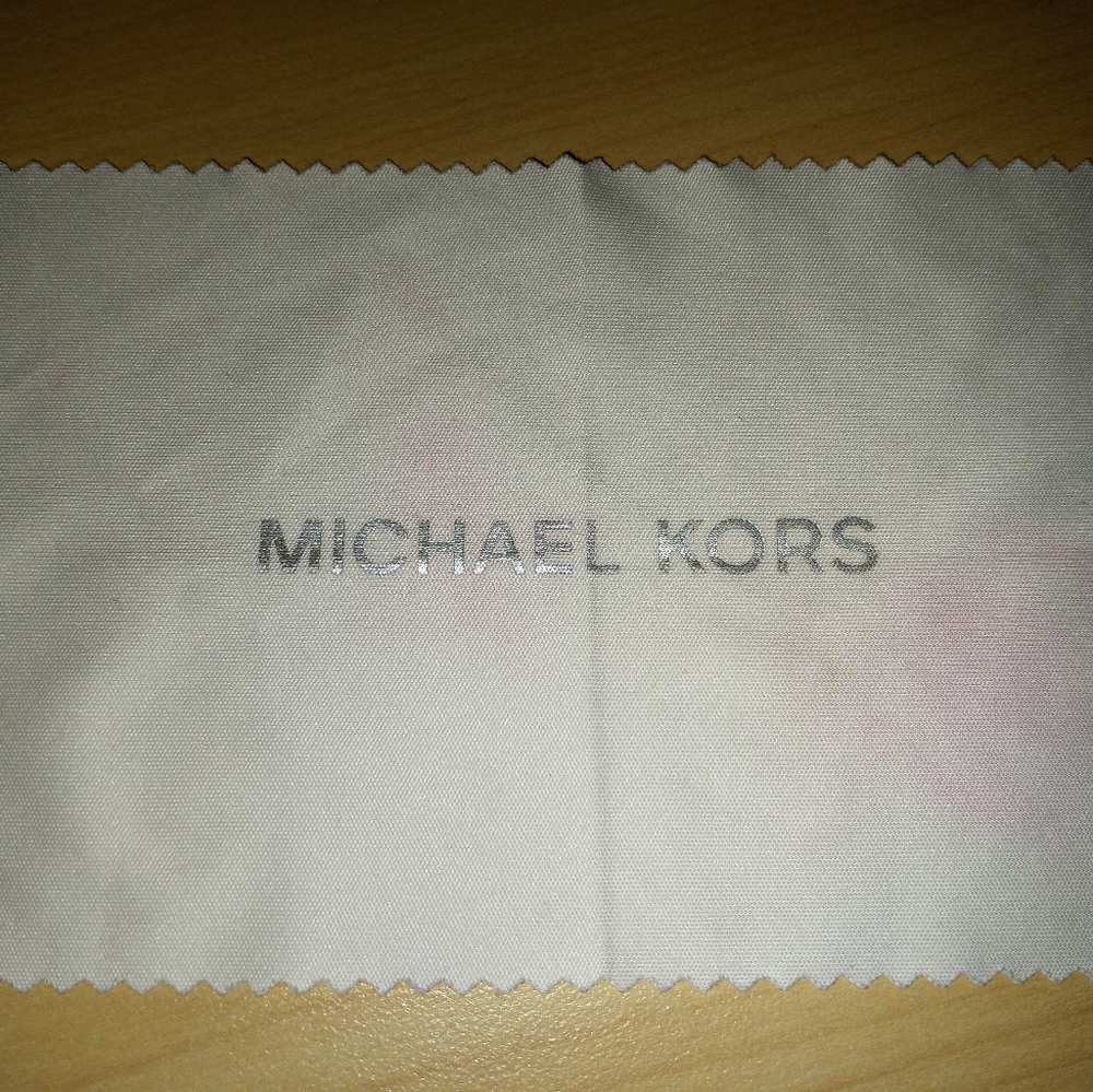 Michael Kors Sunglasses with case and wipe - Picture 5 of 5